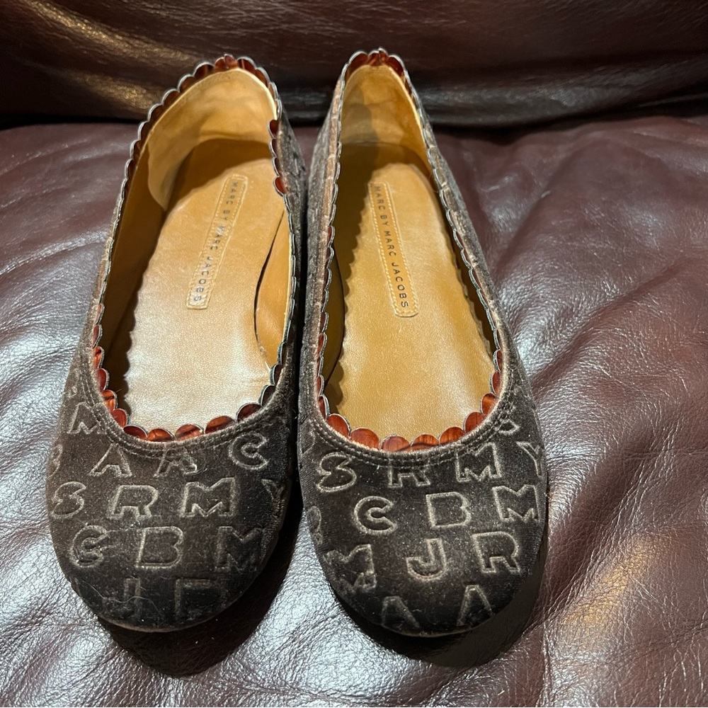 MARC JACOBS velvet flats per-owned size 36 1/2